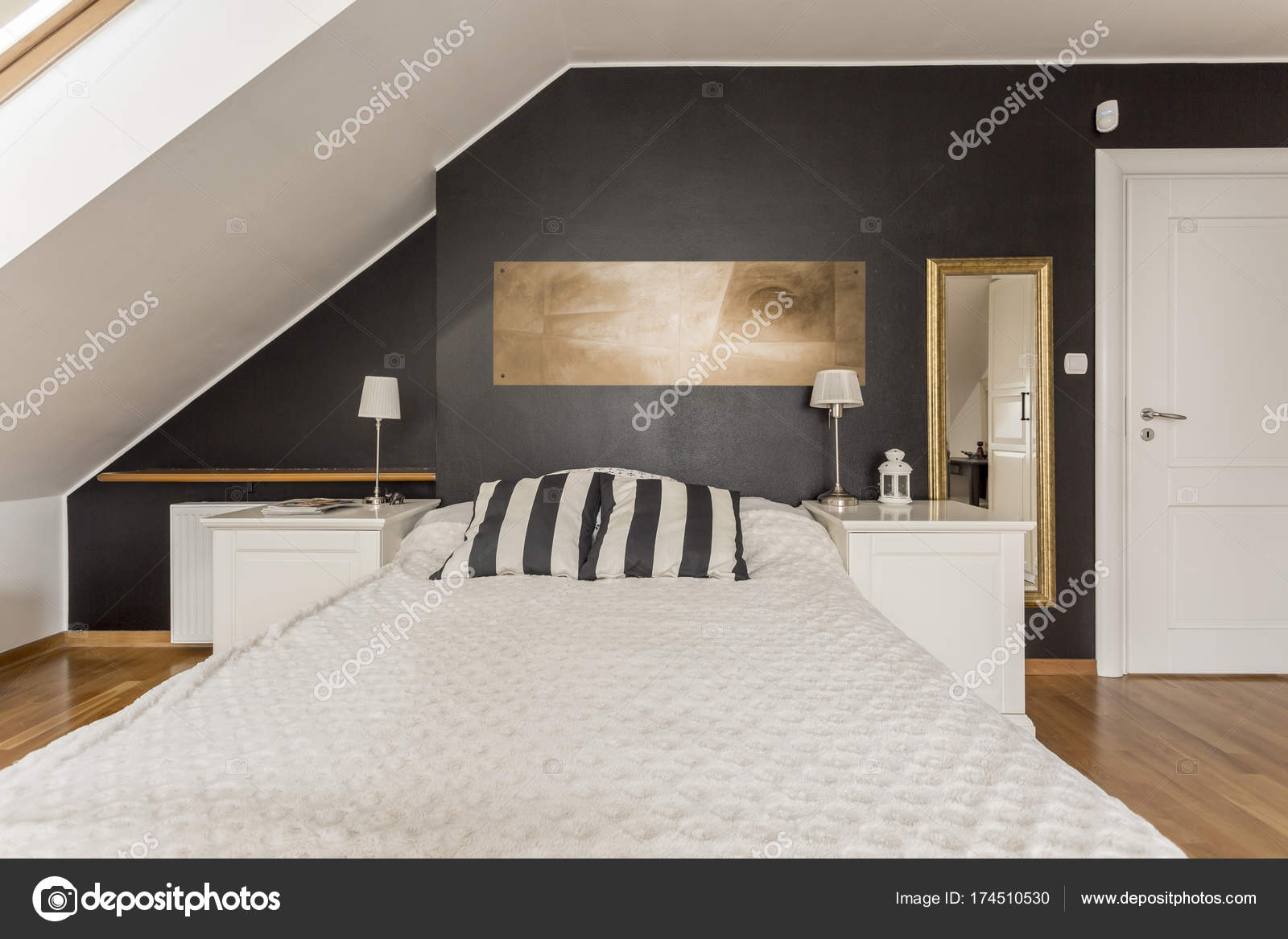 Ãgy, tetÅtéri hálószoba — stock fotó © photographee.eu #174510530 Tetőtéri hálószoba bútorok