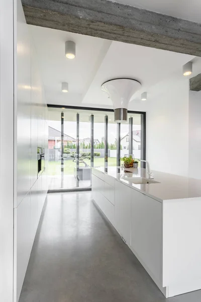 Big window in the kitchen — Stock Photo, Image