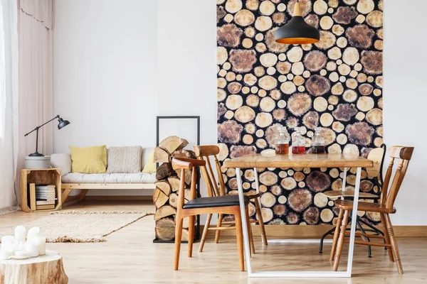 Apartamento con decoración de madera —  Fotos de Stock