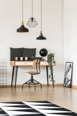 Resepsiyon yukarıda Abajur