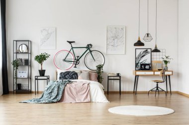 Yerdeki yuvarlak halı