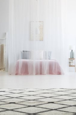 Zarif cibinlik yatak gölgelik