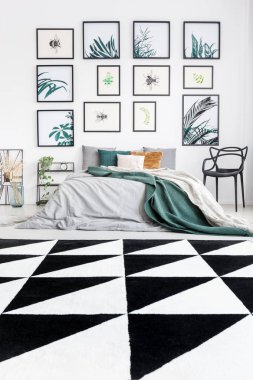 İle geometrik desen halı