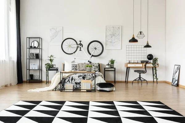 Schwarzer und weißer Teppich — Stockfoto