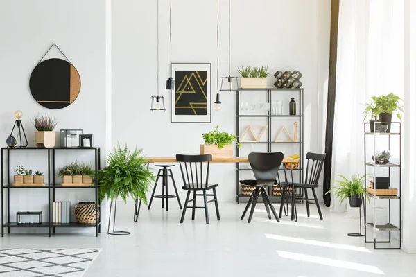 Muebles y accesorios negros — Foto de Stock