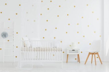 Dolabı yanında beşik