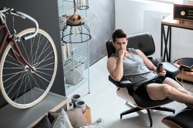 Adam içki yerba dostum