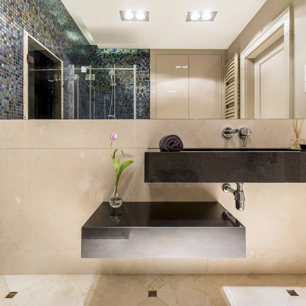 Luxusní koupelna s umyvadlem — Stock fotografie