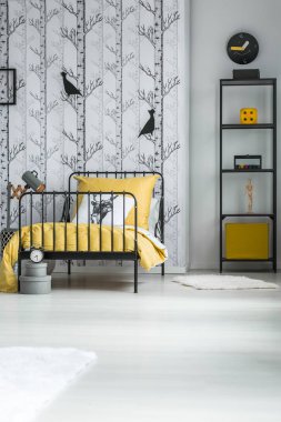 Kağıttan kuşlar duvara