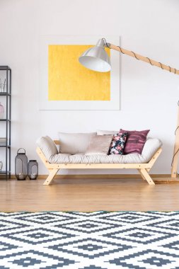 Büyük kare desenli halı