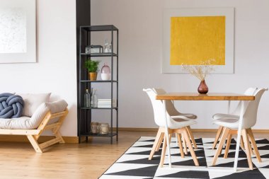 Bir apartman dairesinde şık raf