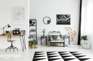 Çalışma alanı monokromatik çocuğun yatak odası