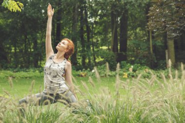 Kadın egzersiz sırasında açık sınıfları