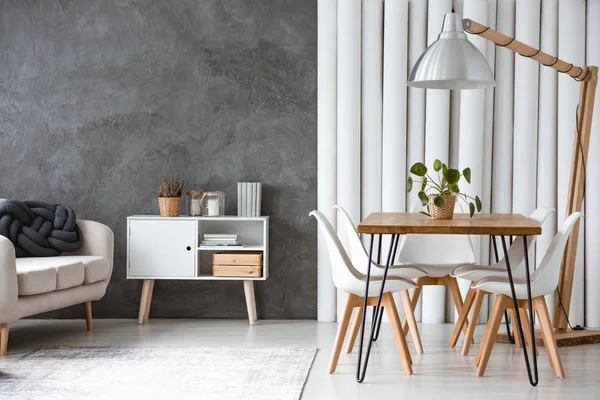 Table in living room — Stock Photo, Image