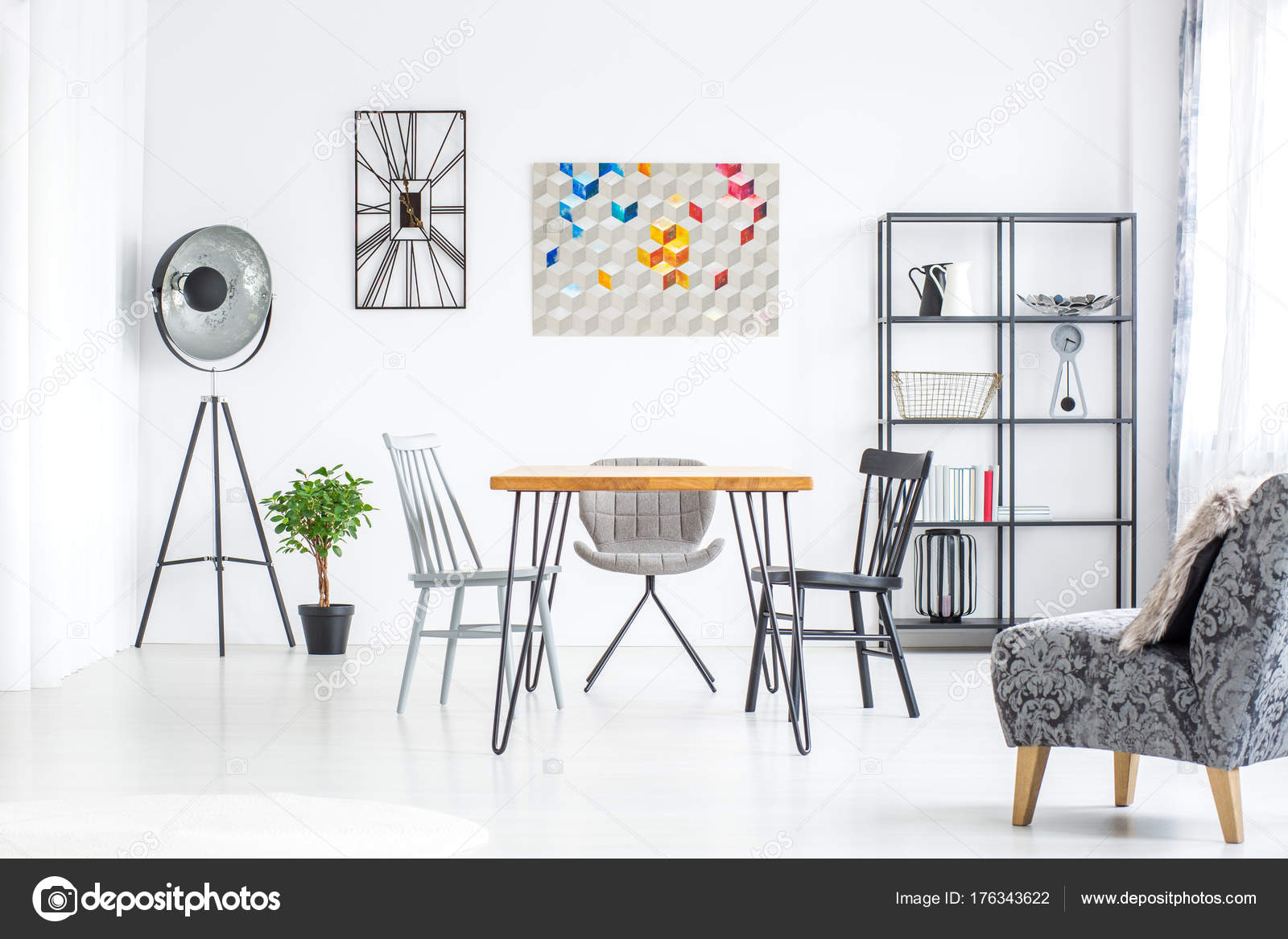 Lampa i rymliga matsal — stockfotografi © photographee.eu #176343622