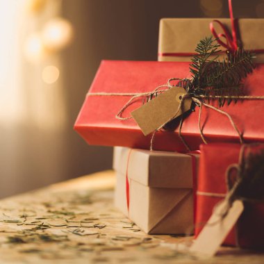 Sanatsal sarılmış hediye