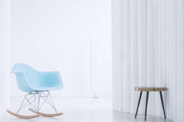 Sallanan sandalye parlak iç