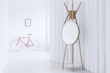 Yuvarlak ayna ile basit iç