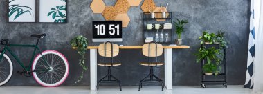 Cork dekorasyonu ile çalışma alanı