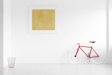 Altın resmi bulunan bir rahiplik boş iç