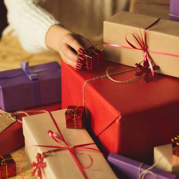 Beleza embrulhado caixas de presente de Natal — Fotografia de Stock