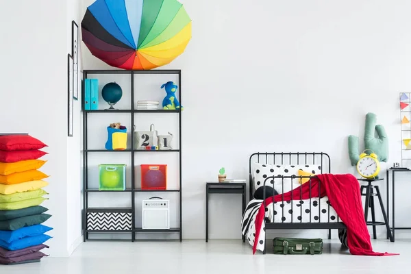 彩虹舒适的孩子的卧室 — 图库照片