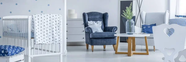 Muebles de bebé en el dormitorio del niño — Foto de Stock