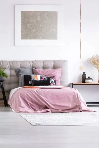 Bedroom with mixed patterned pillows — Stock Photo, Image