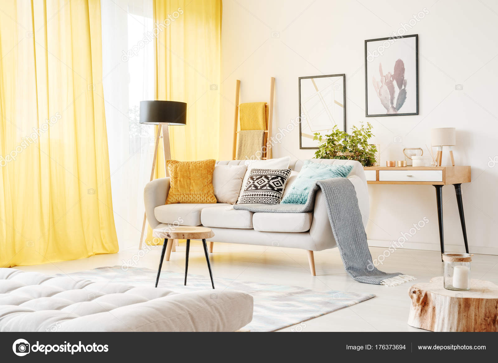 Posters in de gezellige woonkamer — Stockfoto © photographee.eu ... Posters in de gezellige woonkamer — Stockfoto © photographee.eu ...