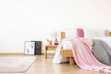 Beyaz yatak kral yatak