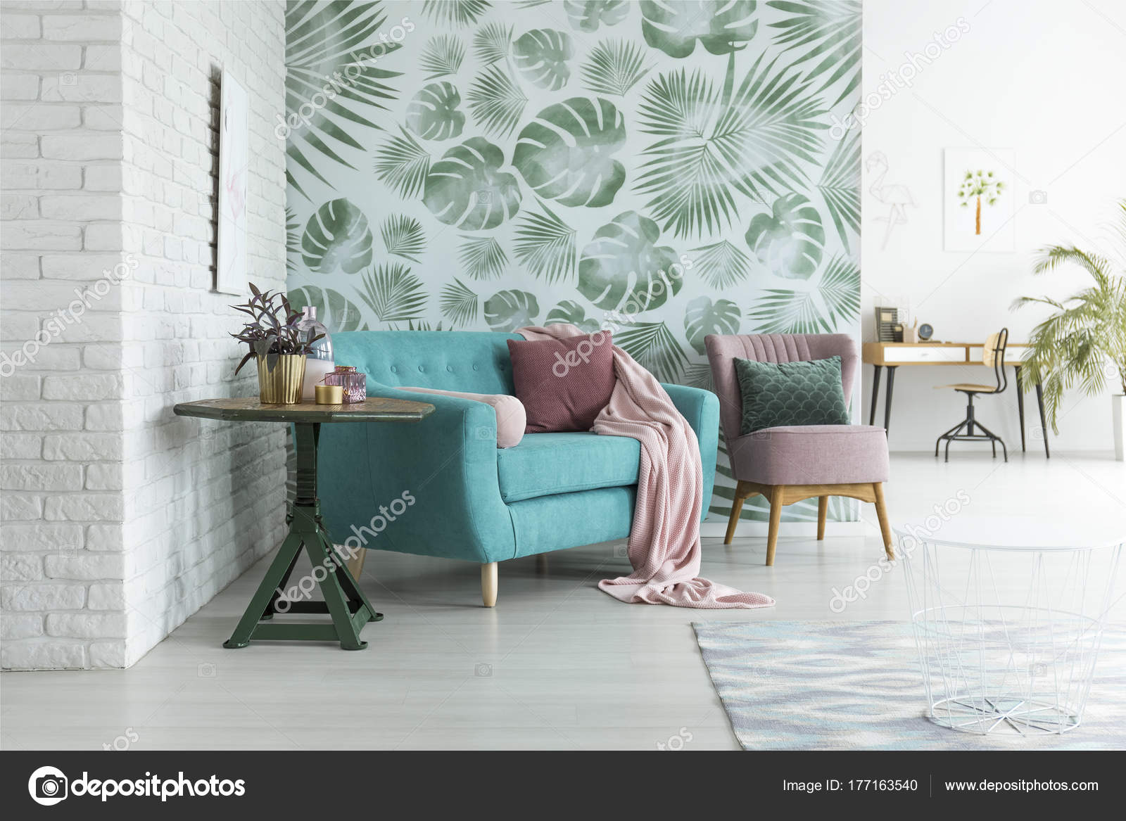 Grüne Tapete im Wohnzimmer — Stockfoto © photographee.eu ... Grüne Tapete im Wohnzimmer — Stockfoto © photographee.eu ...