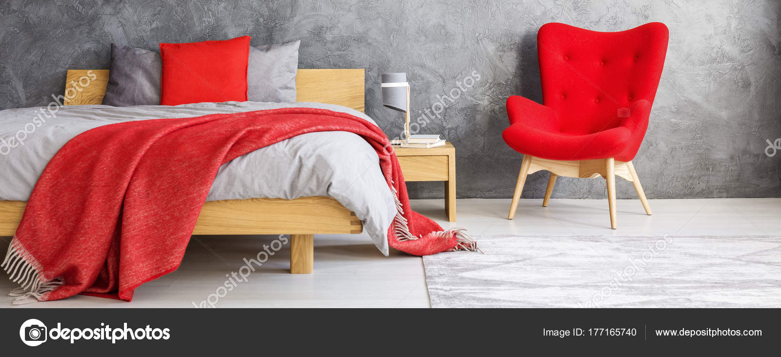 Rode slaapkamer met betonnen wand — Stockfoto © photographee.eu ... Rode slaapkamer met betonnen wand — Stockfoto © photographee.eu ...