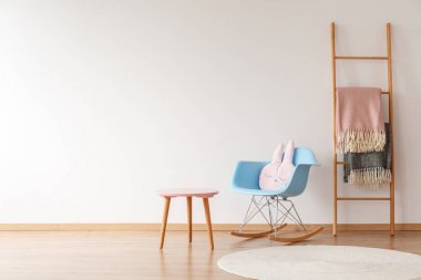 Basit çocuk odası merdiveni