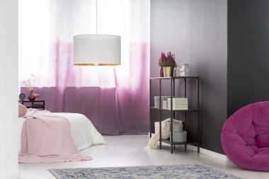 Pembe ve siyah yatak odası