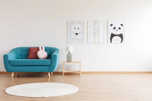 Alfombra blanca en la habitación de los niños — Foto de Stock