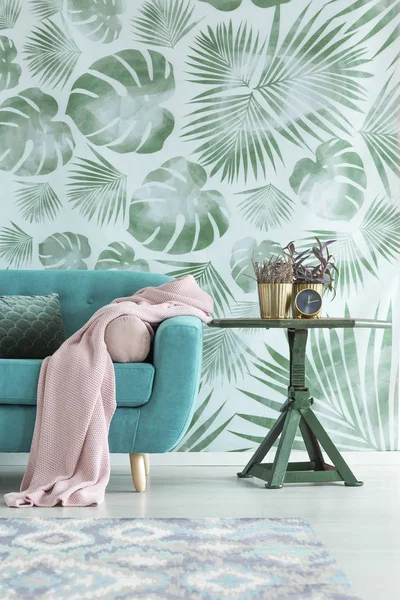 Leaves wallpaper in living room