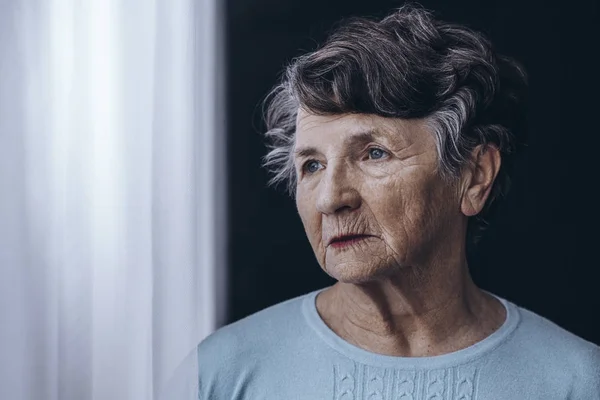 Elderly woman with memory problem — Stock Photo, Image