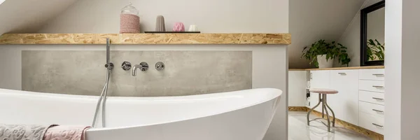 Kamar mandi dengan meja rias — Stok Foto