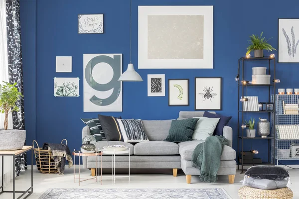 Aconchegante sala de estar azul — Fotografia de Stock