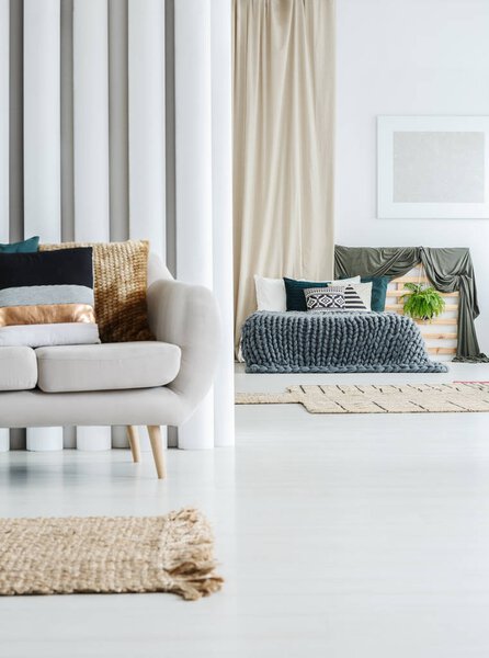 Bed with knit blanket