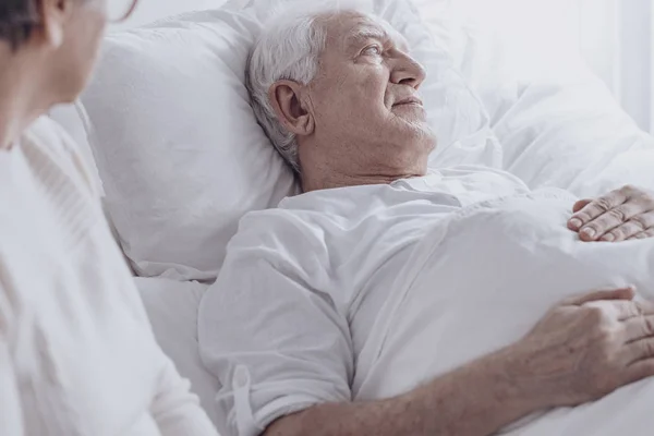 Senior mannen sjuka med cancer — Stockfoto