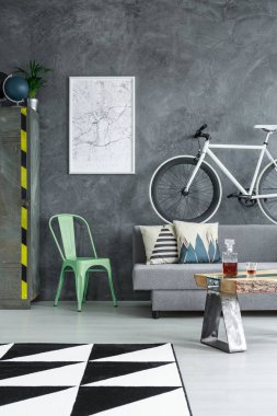 Üçgen halı ile oturma odası