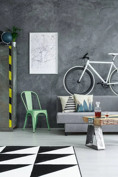 Üçgen halı ile oturma odası