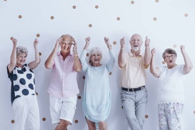 Grup hevesli yaşlılar