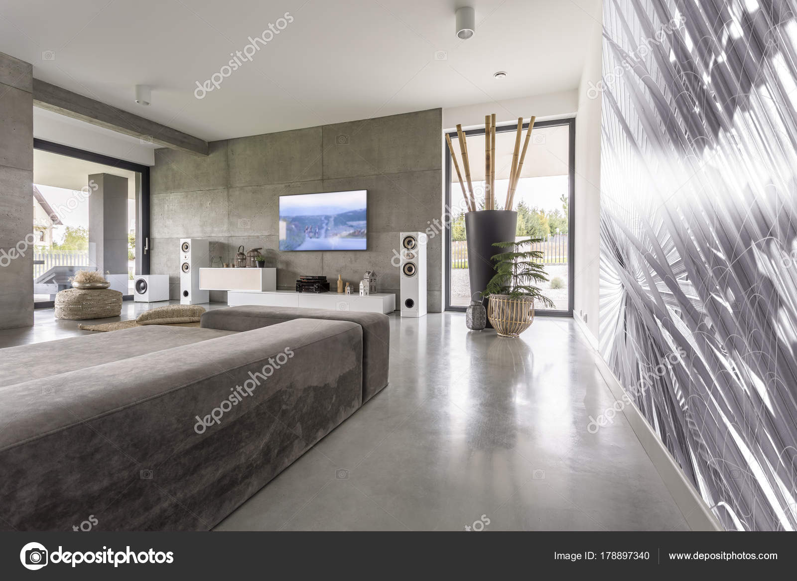 Moderne woonkamer met muurschildering — Stockfoto © photographee.eu ... Moderne woonkamer met muurschildering — Stockfoto © photographee.eu ...