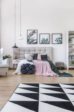 Yatak odası iç geometrik halı