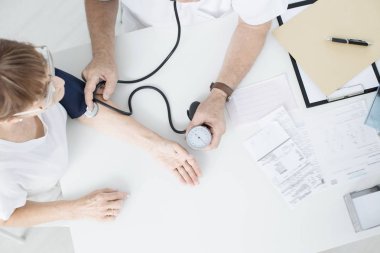 Genel doktor tansiyon ölçme