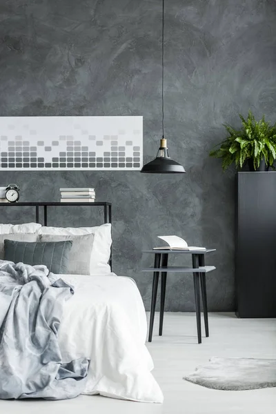 Monochromatic bedroom with concrete wall — Stock Photo, Image