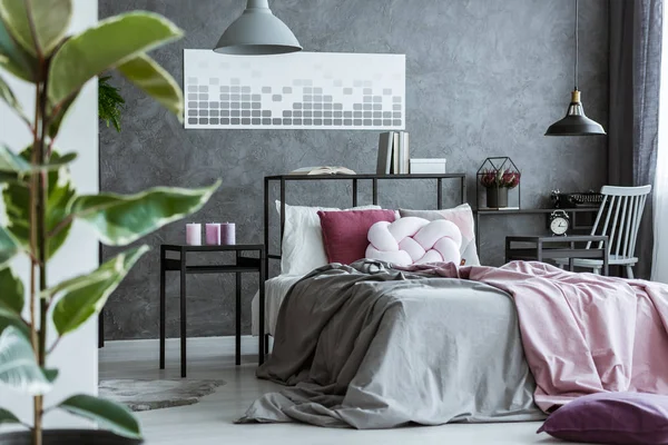Dark pink bedroom interior — Stock Photo, Image