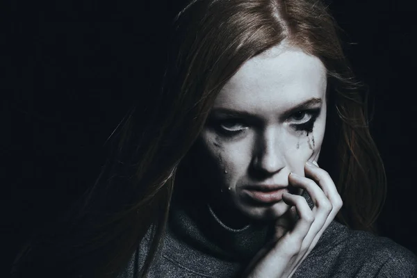 Mujer joven llorando —  Fotos de Stock